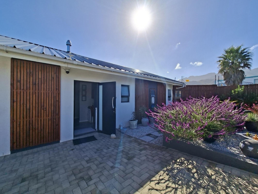 2 Bedroom Property for Sale in Pringle Bay Western Cape